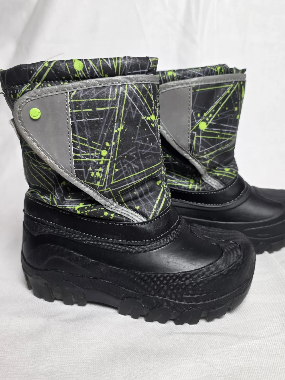 Members Mark 11/12 Kids LIGHT UP High Visibility Black & Green Winter Snow Boots